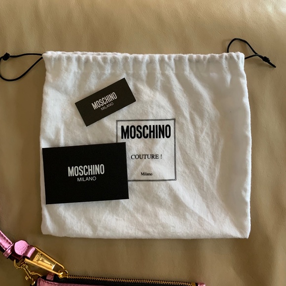 MOSCHINO Logo-Plaque Leather Clutch - Picture 11 of 16